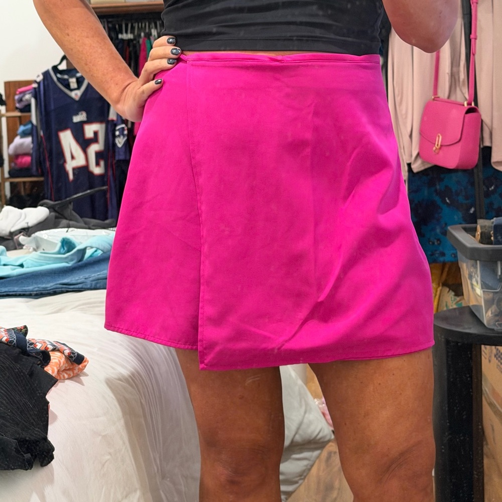 Express Vibrant Pink skort
